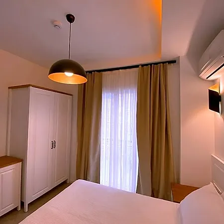 Amber Boutique Hotel *